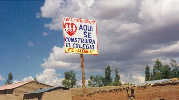 Cartel de construcción colegio Fe y Alegría