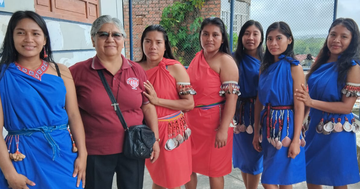 La experiencia de la Hna. Betsy Parra en el Alto Marañón evidencia el aporte de las congregaciones religiosas y de Fe y Alegría al acompañamiento integral de jóvenes Awajún y Wampis que acceden a educación superior en la Amazonía peruana.
